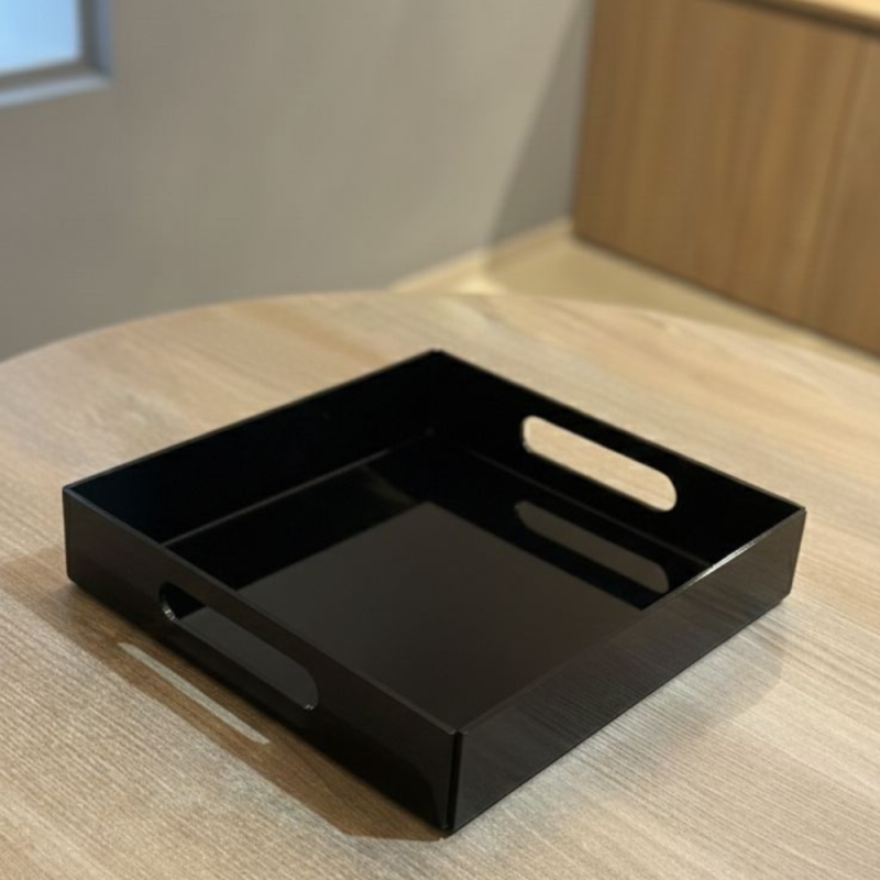 PLATEAUX CARRE NOIR EN PLEXIGLASS 23x23cm